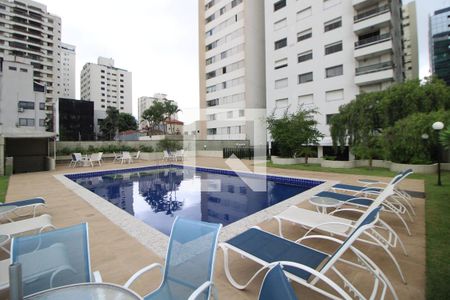 Apartamento à venda com 330m², 4 quartos e 4 vagasÁrea Comum - Piscina
