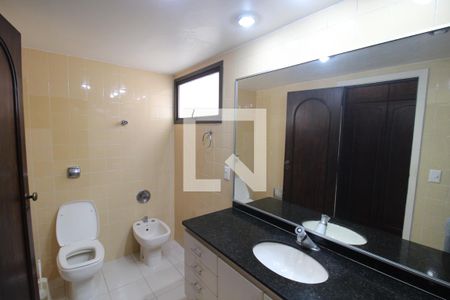 Apartamento à venda com 330m², 4 quartos e 4 vagasQuarto 3 - Banheiro