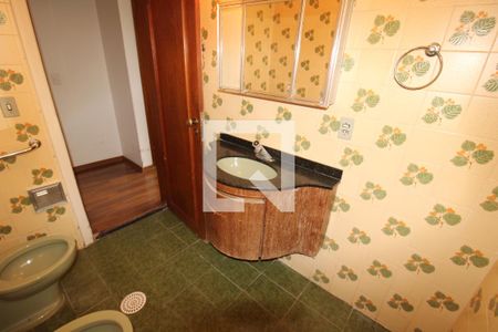 Apartamento à venda com 330m², 4 quartos e 4 vagasBanheiro 2