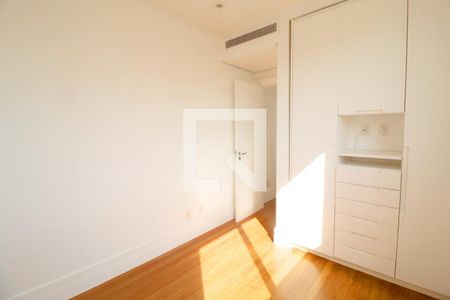 Apartamento à venda com 420m², 3 quartos e 3 vagas Apartamento à venda com 420m², 3 quartos e 3 vagasQuarto de Serviço