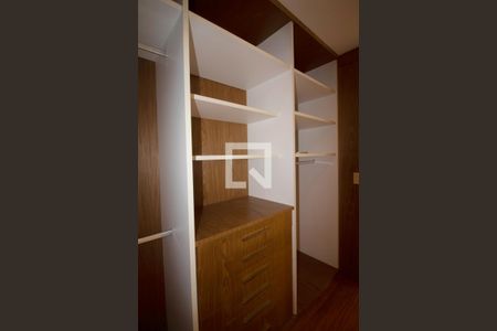 Apartamento à venda com 420m², 3 quartos e 3 vagas Apartamento à venda com 420m², 3 quartos e 3 vagasCloset da suíte 2