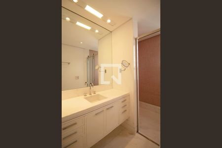 Apartamento à venda com 420m², 3 quartos e 3 vagas Apartamento à venda com 420m², 3 quartos e 3 vagasBanheiro da Suíte 2