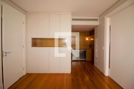 Apartamento à venda com 420m², 3 quartos e 3 vagas Apartamento à venda com 420m², 3 quartos e 3 vagasSala de almoço