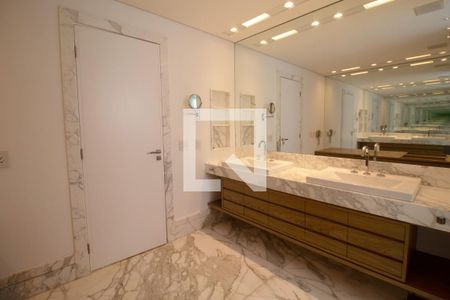 Apartamento à venda com 420m², 3 quartos e 3 vagas Apartamento à venda com 420m², 3 quartos e 3 vagasBanheiro da Suíte 3