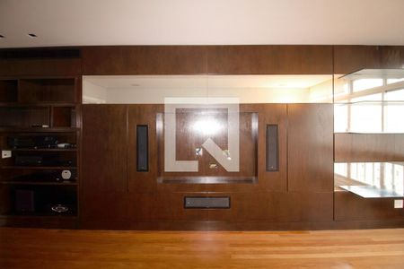 Apartamento à venda com 420m², 3 quartos e 3 vagas Apartamento à venda com 420m², 3 quartos e 3 vagasSala de TV