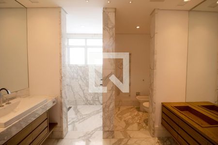 Apartamento à venda com 420m², 3 quartos e 3 vagas Apartamento à venda com 420m², 3 quartos e 3 vagasBanheiro da Suíte 3