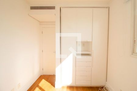 Apartamento à venda com 420m², 3 quartos e 3 vagas Apartamento à venda com 420m², 3 quartos e 3 vagasQuarto de Serviço