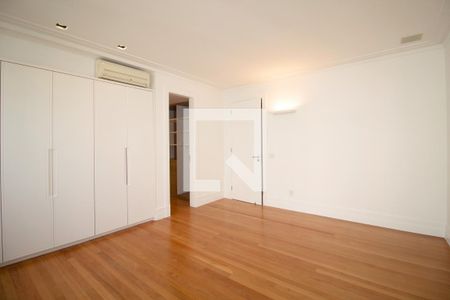 Apartamento à venda com 420m², 3 quartos e 3 vagas Apartamento à venda com 420m², 3 quartos e 3 vagasSuíte 2