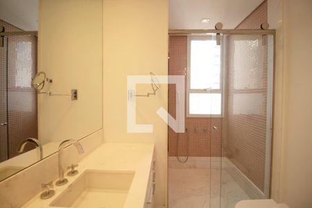 Apartamento à venda com 420m², 3 quartos e 3 vagas Apartamento à venda com 420m², 3 quartos e 3 vagasBanheiro da Suíte 2