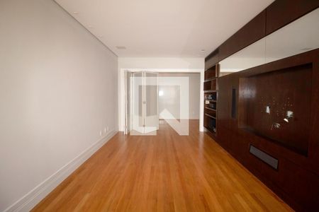Apartamento à venda com 420m², 3 quartos e 3 vagas Apartamento à venda com 420m², 3 quartos e 3 vagasSala de TV