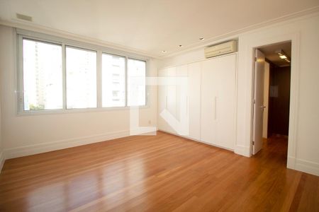 Apartamento à venda com 420m², 3 quartos e 3 vagas Apartamento à venda com 420m², 3 quartos e 3 vagasSuíte 2