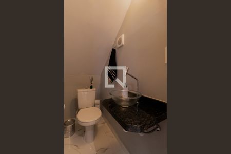 Casa de condomínio à venda com 115m², 2 quartos e 2 vagasLavabo