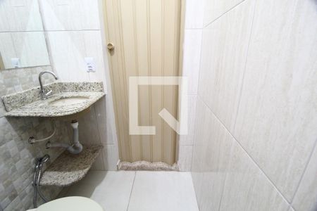 Banheiro de kitnet/studio para alugar com 1 quarto, 30m² em Martins, Uberlândia