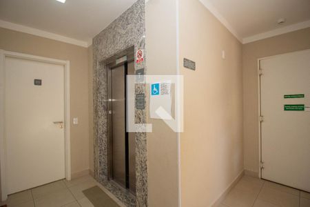 Apartamento para alugar com 40m², 2 quartos e sem vagaHall social - Elevadores