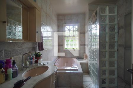 Casa à venda com 343m², 5 quartos e 5 vagasBanheiro da Suíte