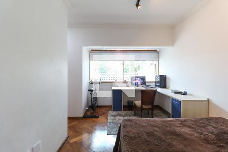 Casa para alugar com 450m², 4 quartos e 4 vagas Casa para alugar com 450m², 4 quartos e 4 vagasQuarto 2