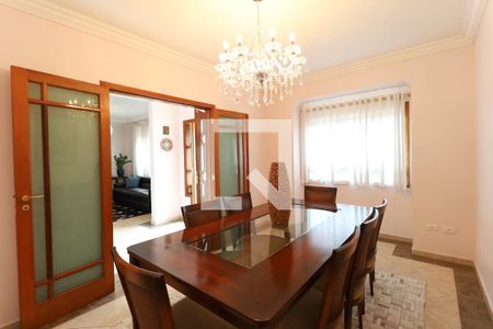 Casa para alugar com 450m², 4 quartos e 4 vagas Casa para alugar com 450m², 4 quartos e 4 vagasSala de jantar