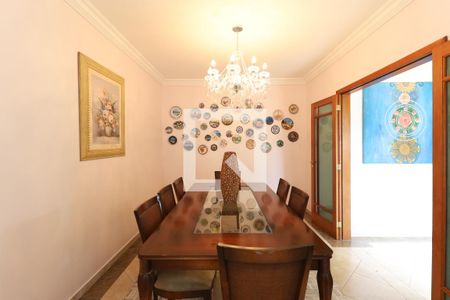 Casa para alugar com 450m², 4 quartos e 4 vagas Casa para alugar com 450m², 4 quartos e 4 vagasSala de jantar