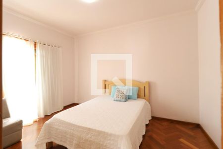 Casa para alugar com 450m², 4 quartos e 4 vagas Casa para alugar com 450m², 4 quartos e 4 vagasQuarto 1