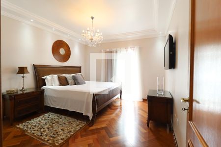 Casa para alugar com 450m², 4 quartos e 4 vagas Casa para alugar com 450m², 4 quartos e 4 vagasSuíte 1