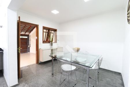 Casa para alugar com 450m², 4 quartos e 4 vagas Casa para alugar com 450m², 4 quartos e 4 vagasCozinha