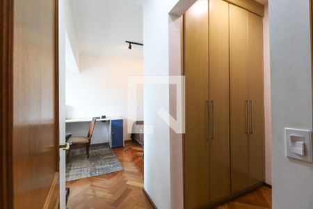 Casa para alugar com 450m², 4 quartos e 4 vagas Casa para alugar com 450m², 4 quartos e 4 vagasQuarto 2