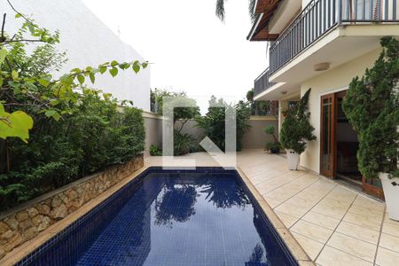 Casa para alugar com 450m², 4 quartos e 4 vagas Casa para alugar com 450m², 4 quartos e 4 vagasQuintal