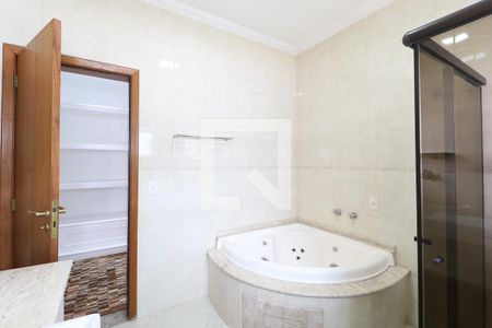 Casa para alugar com 450m², 4 quartos e 4 vagas Casa para alugar com 450m², 4 quartos e 4 vagasBanheiro Suíte 1