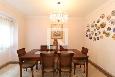 Casa para alugar com 450m², 4 quartos e 4 vagas Casa para alugar com 450m², 4 quartos e 4 vagasSala de jantar