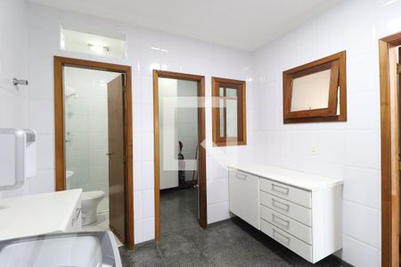 Casa para alugar com 450m², 4 quartos e 4 vagas Casa para alugar com 450m², 4 quartos e 4 vagasÁrea de serviço