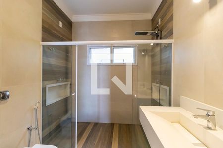 Casa de condomínio à venda com 360m², 4 quartos e 4 vagas Casa de condomínio à venda com 360m², 4 quartos e 4 vagasBanheiro Suíte