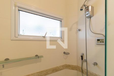 Casa de condomínio à venda com 360m², 4 quartos e 4 vagas Casa de condomínio à venda com 360m², 4 quartos e 4 vagasBanheiro Suíte 3