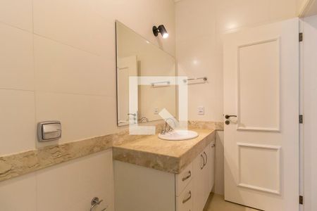 Casa de condomínio à venda com 360m², 4 quartos e 4 vagas Casa de condomínio à venda com 360m², 4 quartos e 4 vagasBanheiro Suíte 3