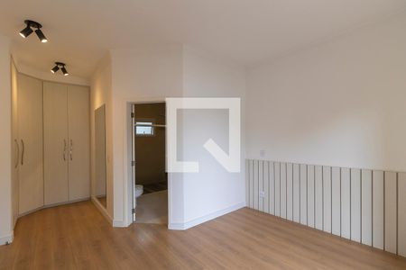 Casa de condomínio à venda com 360m², 4 quartos e 4 vagas Casa de condomínio à venda com 360m², 4 quartos e 4 vagasQuarto Suíte