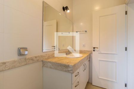 Casa de condomínio à venda com 360m², 4 quartos e 4 vagas Casa de condomínio à venda com 360m², 4 quartos e 4 vagasBanheiro Suíte 2