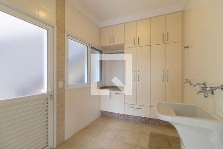 Casa de condomínio à venda com 360m², 4 quartos e 4 vagas Casa de condomínio à venda com 360m², 4 quartos e 4 vagasÁrea de serviço