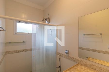 Casa de condomínio à venda com 360m², 4 quartos e 4 vagas Casa de condomínio à venda com 360m², 4 quartos e 4 vagasBanheiro Suíte 2