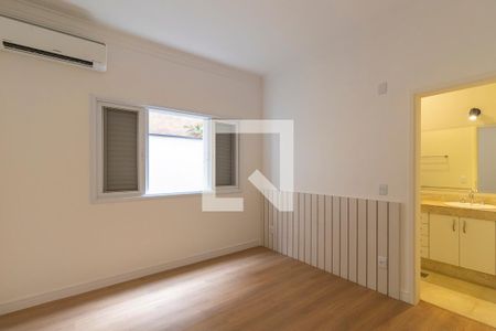 Casa de condomínio à venda com 360m², 4 quartos e 4 vagas Casa de condomínio à venda com 360m², 4 quartos e 4 vagasQuarto Suíte 3