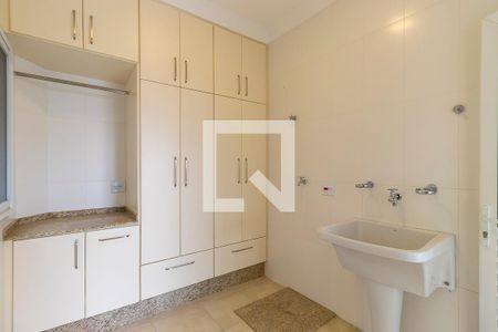 Casa de condomínio à venda com 360m², 4 quartos e 4 vagas Casa de condomínio à venda com 360m², 4 quartos e 4 vagasÁrea de serviço