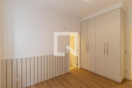 Casa de condomínio à venda com 360m², 4 quartos e 4 vagas Casa de condomínio à venda com 360m², 4 quartos e 4 vagasQuarto Suíte 3