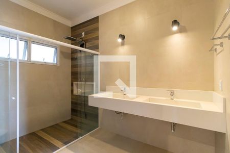 Casa de condomínio à venda com 360m², 4 quartos e 4 vagas Casa de condomínio à venda com 360m², 4 quartos e 4 vagasBanheiro Suíte