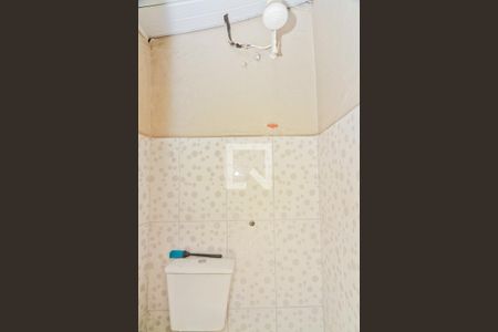 Casa à venda com 130m², 2 quartos e sem vaga Casa à venda com 130m², 2 quartos e sem vagaEdícula - banheiro