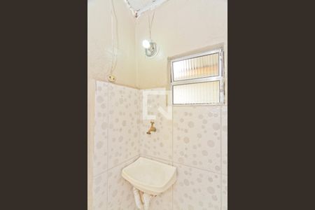 Casa à venda com 130m², 2 quartos e sem vaga Casa à venda com 130m², 2 quartos e sem vagaEdícula - banheiro