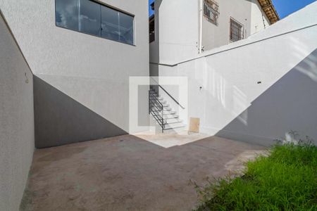 Casa à venda com 162m², 2 quartos e 2 vagasQuintal