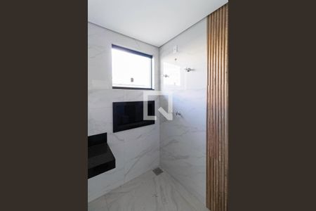 Casa à venda com 162m², 2 quartos e 2 vagasBanheiro social 