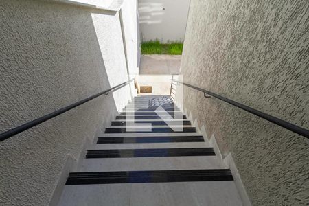 Casa à venda com 162m², 2 quartos e 2 vagasEscada