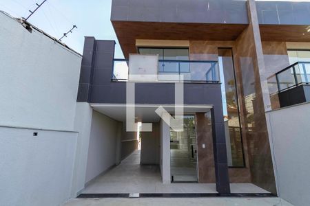 Casa à venda com 162m², 2 quartos e 2 vagasFachada