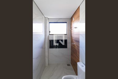 Casa à venda com 162m², 2 quartos e 2 vagasBanheiro da suíte 