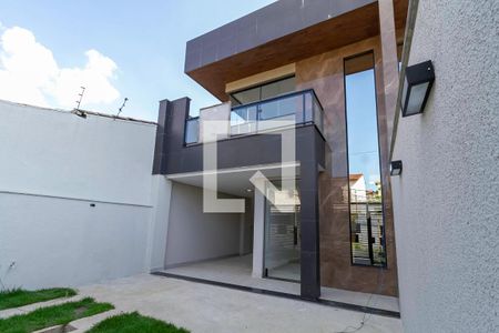 Casa à venda com 162m², 2 quartos e 2 vagasFachada