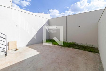 Casa à venda com 162m², 2 quartos e 2 vagasQuintal